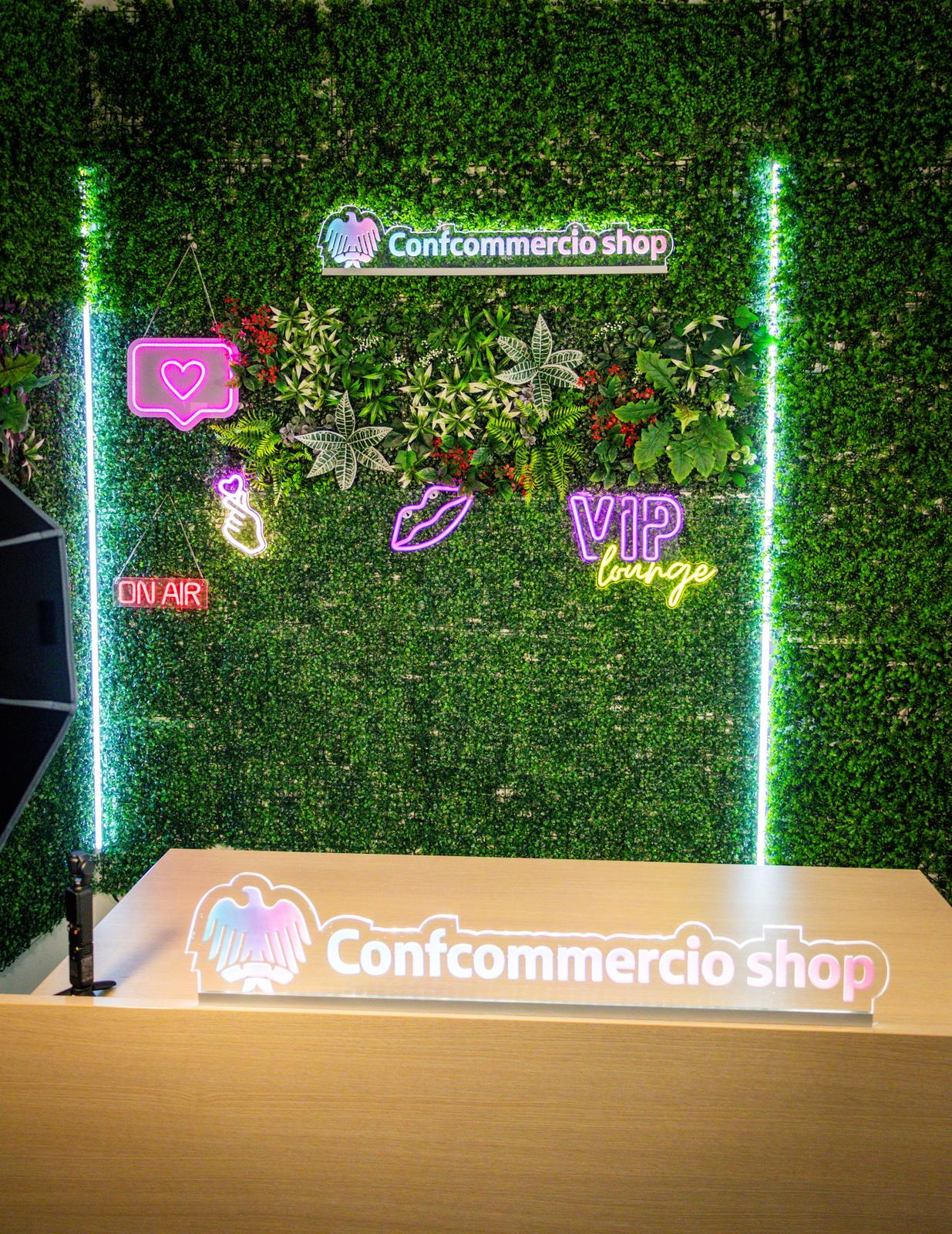 Inquadratura verticale del set, come in un video TikTok